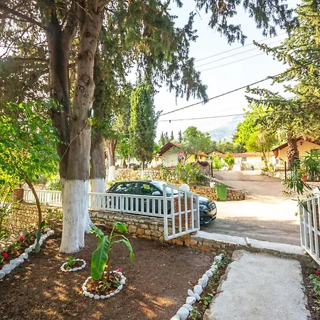 Shen Nikolla Kemping